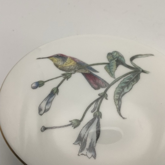 Vintage 1991 Wedgwood English Bone China Hummingbird Trinket Box - Picture 3 of 10